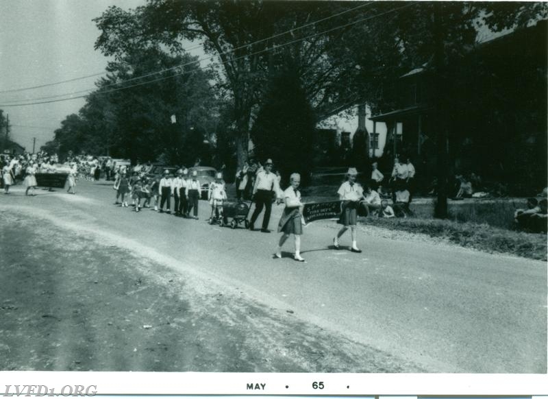 1965 :Junior firefighters and junior auxiliary